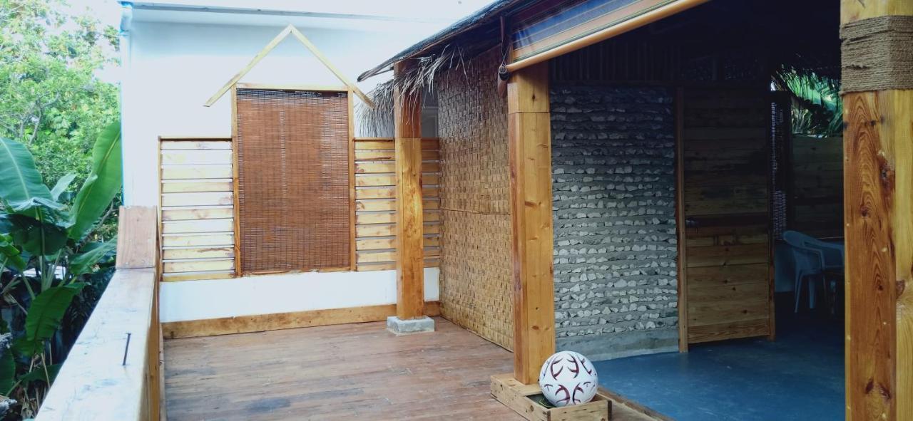 Maalhos Thila Inn Exteriör bild